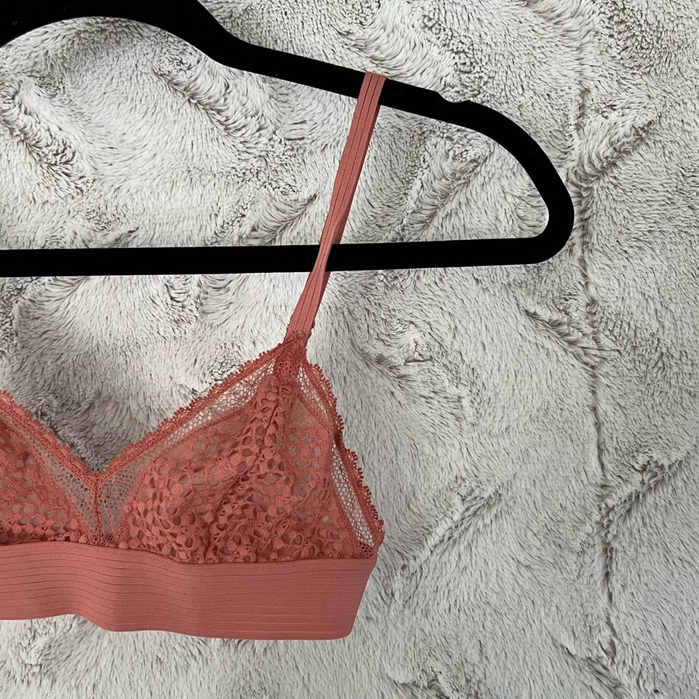 DKNY LACE BRALETTE